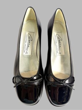 Caressa Black Patent Round-Toe Ballet Style Shoe Flats with Bow